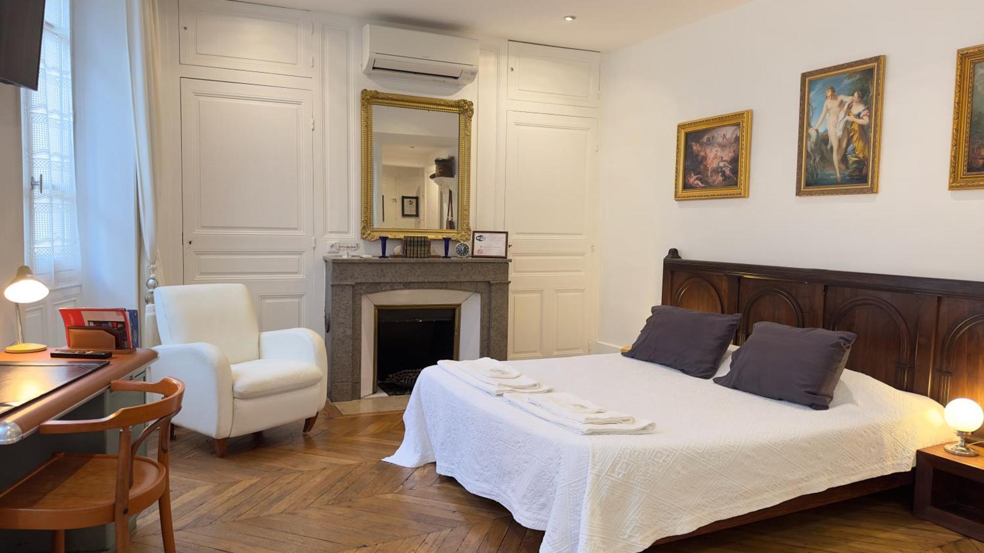 Chambre De Charme Au Coeur Du Vieux Valence - Confort & Calme 外观 照片