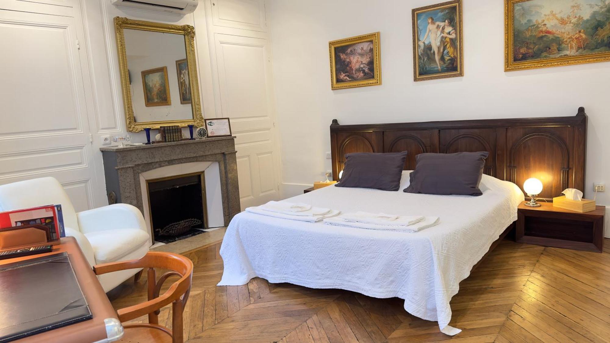 Chambre De Charme Au Coeur Du Vieux Valence - Confort & Calme 外观 照片
